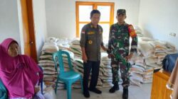 Bantuan PKH Dan BPNT, Pemdes Lalar Liang Salurkan 456 Kampet Beras