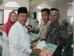 Momentum Maulid Nabi Muhammad SAW, Bupati Salurkan Kartu Sumbawa Barat Maju Layanan Maju Sosial